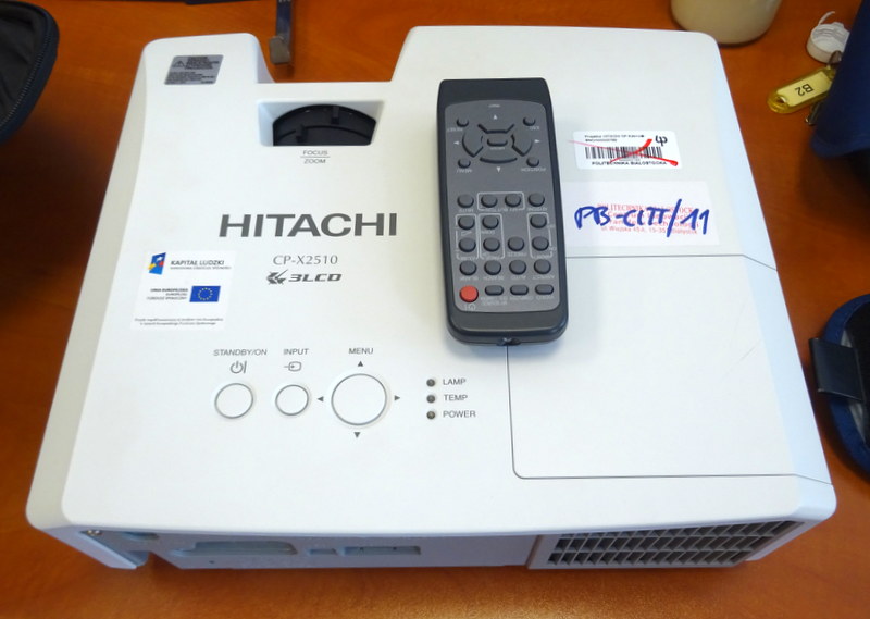 PROJEKTOR HITACHI CP-X2510 (81/2026/3)